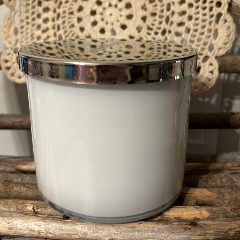 NEW GOOSE CREEK SNOW DAY FARMHOUSE 3 WICK SCENTED CANDLE - Picture 3 of 9